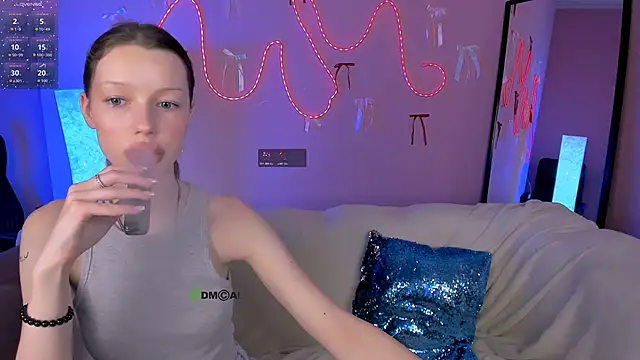 khloebeauty online show from March 2026 08:12:02 PM