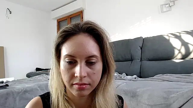 Snapshot of L_Sofia chatting on October 2025 03:23:01 PM L Sofia online show from October 2025 03:23:01 PM