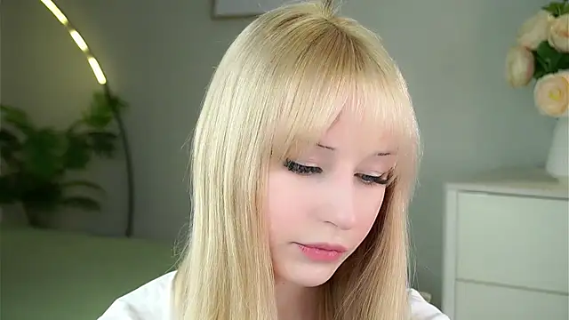 Snapshot of MarciDarugar chatting on December 2025 03:12:01 PM MarciDarugar online show from December 2025 03:12:01 PM