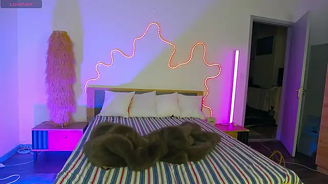 EvaLone1 online show from December 2025 08:03:01 PM