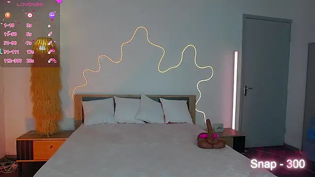 EvaLone1 online show from December 2025 08:06:02 PM