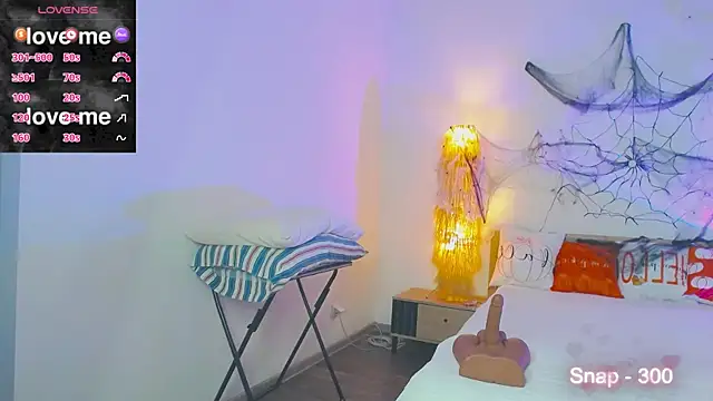 EvaLone1 online show from October 2025 07:25:02 PM