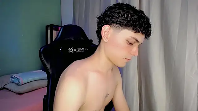 Snapshot of dilan_hott_ chatting on November 2025 08:23:01 PM dilan hott online show from November 2025 08:23:01 PM