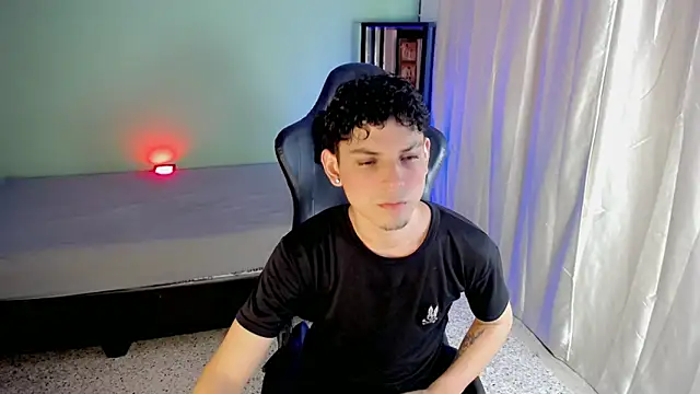 dilan hott  online show from October 2025 08:32:02 PM