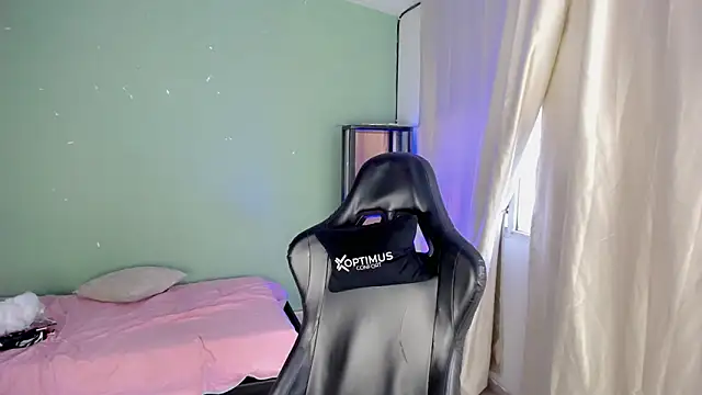 Snapshot of dilan_hott_ chatting on November 2025 08:25:02 PM dilan hott online show from November 2025 08:25:02 PM