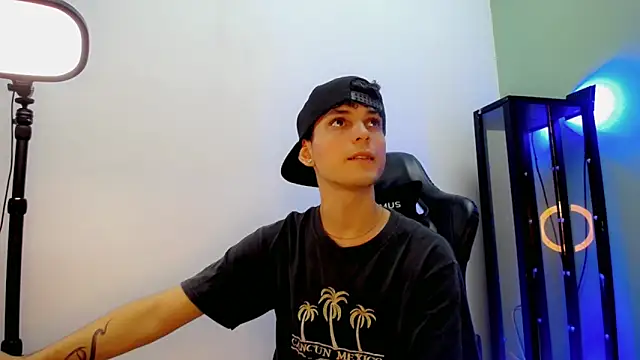 Snapshot of dilan_hott_ chatting on December 2025 04:28:02 PM dilan hott online show from December 2025 04:28:02 PM