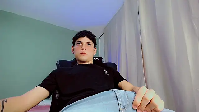 dilan hott  online show from September 2025 08:19:01 PM