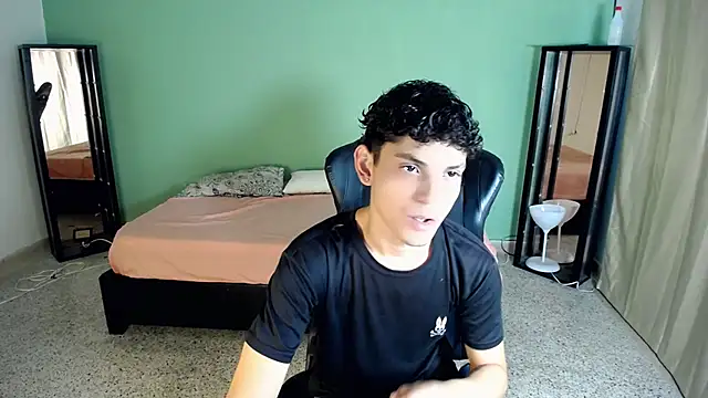 dilan hott  online show from September 2025 08:41:01 PM