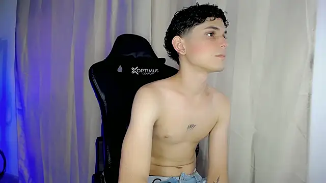 Snapshot of dilan_hott_ chatting on October 2025 08:19:02 PM dilan hott online show from October 2025 08:19:02 PM