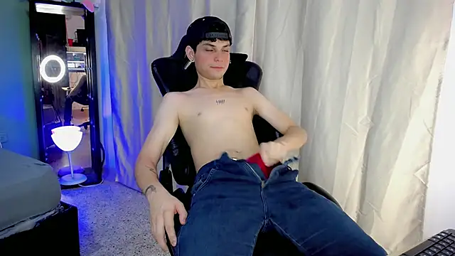 dilan hott  online show from October 2025 08:17:02 PM
