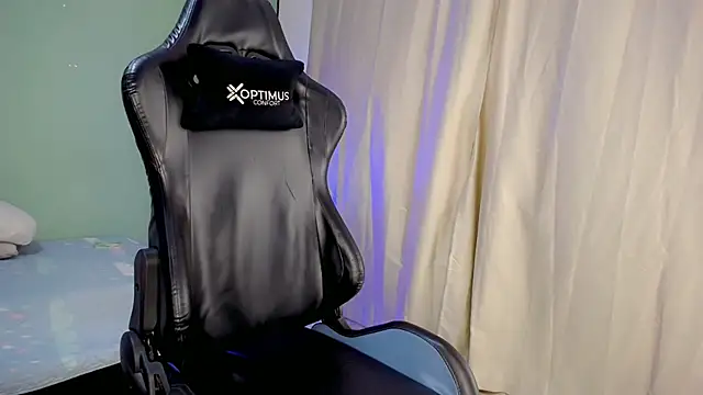 Snapshot of dilan_hott_ chatting on November 2025 08:45:02 PM dilan hott online show from November 2025 08:45:02 PM