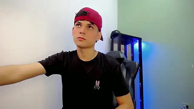 Snapshot of dilan_hott_ chatting on December 2025 05:34:02 PM dilan hott online show from December 2025 05:34:02 PM