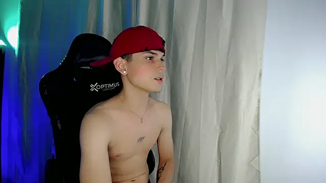 Snapshot of dilan_hott_ chatting on November 2025 08:42:02 PM dilan hott online show from November 2025 08:42:02 PM