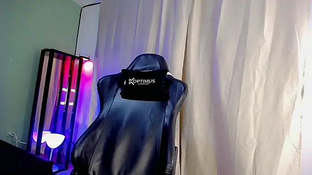 Snapshot of dilan_hott_ chatting on November 2025 08:46:01 PM dilan hott online show from November 2025 08:46:01 PM