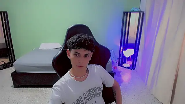 dilan hott  online show from September 2025 09:19:01 PM