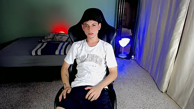 dilan hott  online show from October 2025 08:12:01 PM