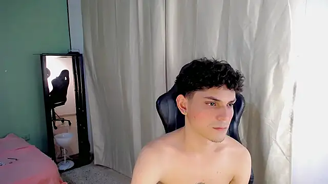 Snapshot of dilan_hott_ chatting on November 2025 08:31:02 PM dilan hott online show from November 2025 08:31:02 PM