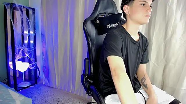 Snapshot of dilan_hott_ chatting on October 2025 08:08:01 PM dilan hott online show from October 2025 08:08:01 PM