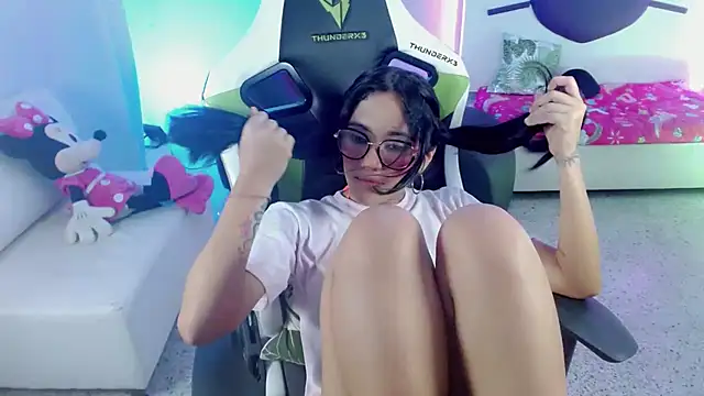 mishel hott online show from September 2025 09:19:01 PM