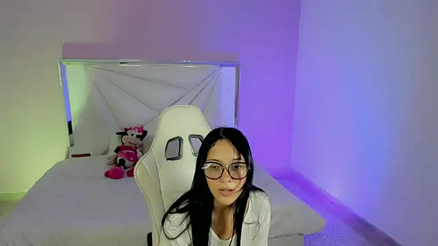 mishel hott online show from September 2025 08:42:01 PM