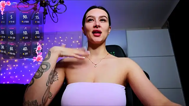 Veronica Larsson online show from April 2026 06:58:02 PM