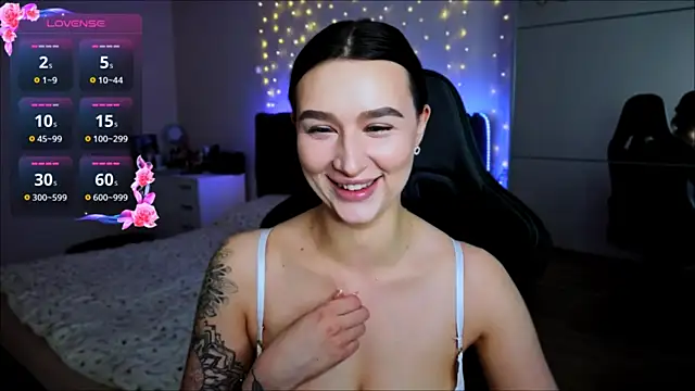 Veronica Larsson online show from July 2026 04:29:02 PM