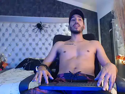 JhosuaCollins  online show from October 2025 01:45:01 PM