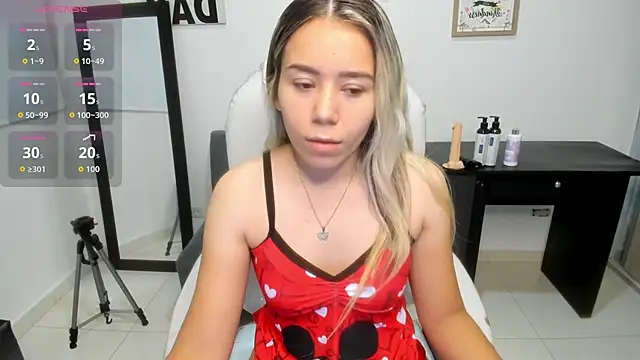 Snapshot of Aiilyn_Ds chatting on September 2025 09:35:01 AM Aiilyn Ds online show from September 2025 09:35:01 AM