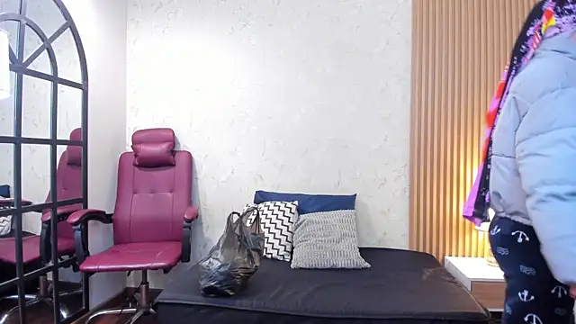 aliceandsia online show from April 2026 12:17:01 PM