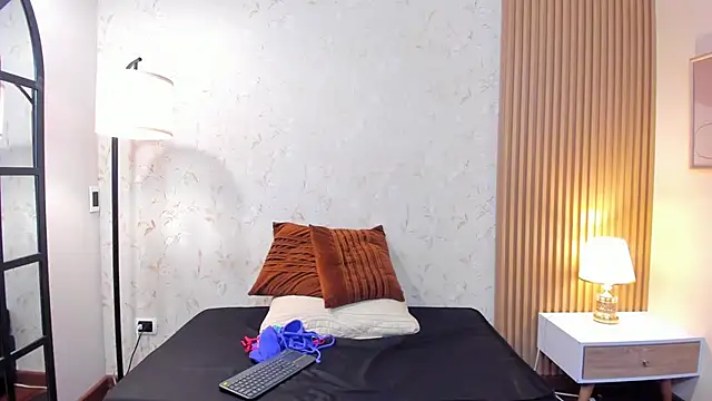 aliceandsia online show from April 2026 07:31:01 PM