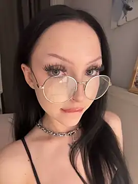 Lina Thornton  online show from May 2026 08:29:02 PM