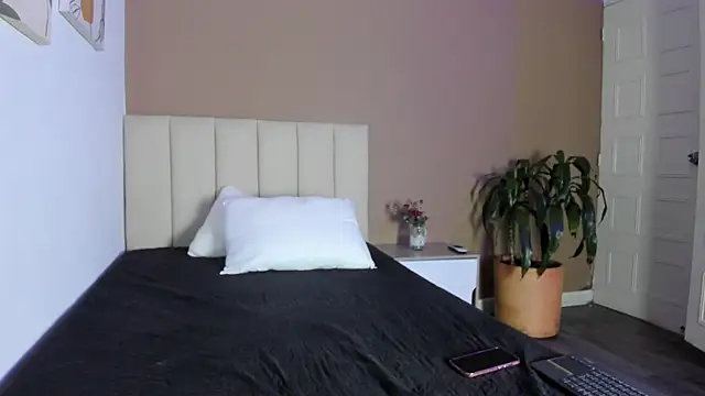 Samyscott  online show from May 2026 08:56:02 PM