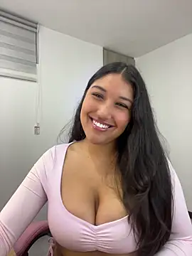 Snapshot of SharaRous chatting on May 2026 01:02:01 AM SharaRous online show from May 2026 01:02:01 AM