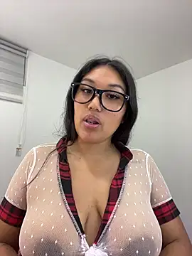 Snapshot of SharaRous chatting on May 2026 12:52:02 AM SharaRous online show from May 2026 12:52:02 AM