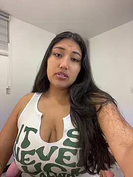 Snapshot of SharaRous chatting on May 2026 12:14:01 AM SharaRous online show from May 2026 12:14:01 AM