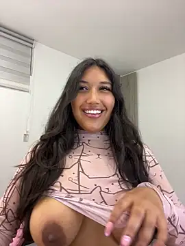 Snapshot of SharaRous chatting on May 2026 01:56:01 AM SharaRous online show from May 2026 01:56:01 AM
