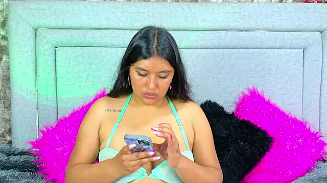 SharaRous online show from November 2025 12:05:02 PM