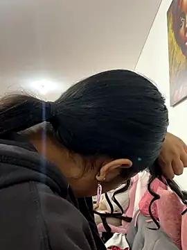 SharaRous online show from December 2025 12:04:02 PM