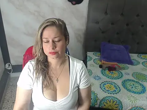 Brenda bigtitis online show from November 2025 05:05:01 PM