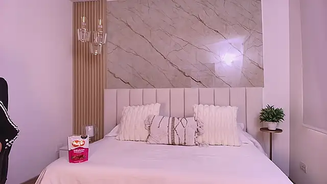 Snapshot of GraceMontgomery chatting on October 2025 01:00:01 PM GraceMontgomery online show from October 2025 01:00:01 PM