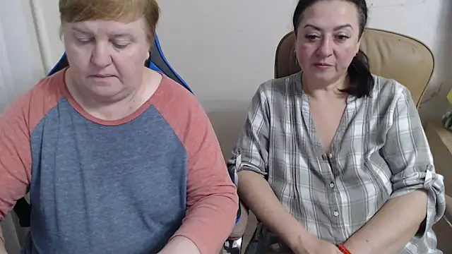 Snapshot of Bertie_Adeline chatting on October 2025 07:58:01 PM Bertie Adeline online show from October 2025 07:58:01 PM