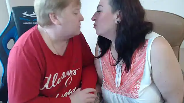 Snapshot of Bertie_Adeline chatting on October 2025 06:48:01 AM Bertie Adeline online show from October 2025 06:48:01 AM