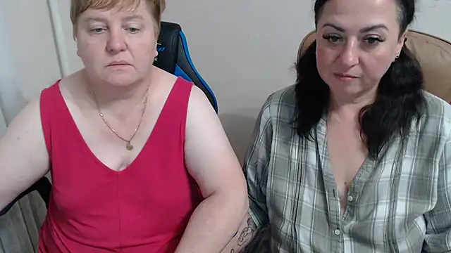 Snapshot of Bertie_Adeline chatting on October 2025 08:21:02 PM Bertie Adeline online show from October 2025 08:21:02 PM