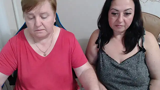 Snapshot of Bertie_Adeline chatting on September 2025 08:25:02 PM Bertie Adeline online show from September 2025 08:25:02 PM