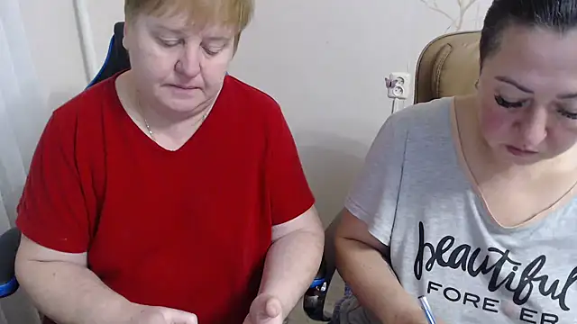 Snapshot of Bertie_Adeline chatting on October 2025 05:25:01 PM Bertie Adeline online show from October 2025 05:25:01 PM