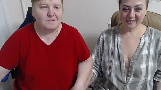 Snapshot of Bertie_Adeline chatting on October 2025 07:58:01 PM Bertie Adeline online show from October 2025 07:58:01 PM