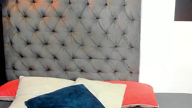 nahiroby ebony online show from March 2026 05:42:02 PM