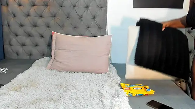 nahiroby ebony online show from December 2025 06:45:02 PM