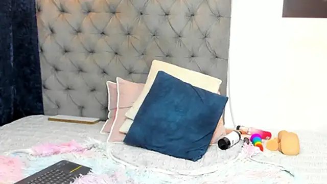 nahiroby ebony online show from January 2026 07:12:01 PM