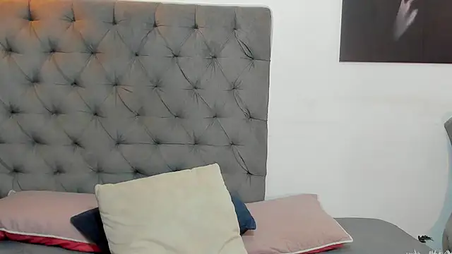 nahiroby ebony online show from April 2026 05:53:01 PM